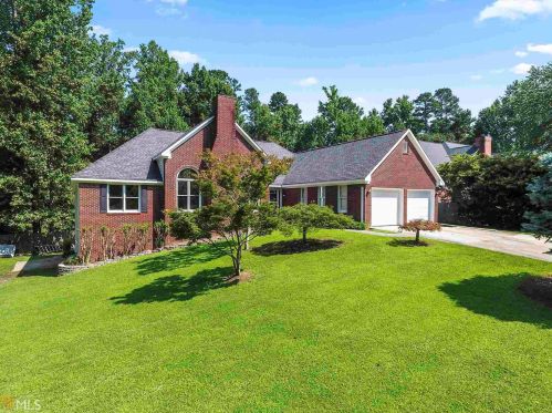 1964 Firelight Ln, Buford, GA 30519-6742