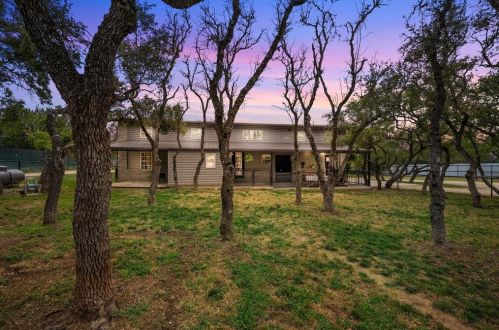150 Darter Ln, Mount Sharp, TX 78620-3671
