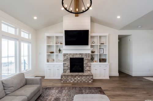 379 Sarah St, Providence UT 84332-9637 exterior