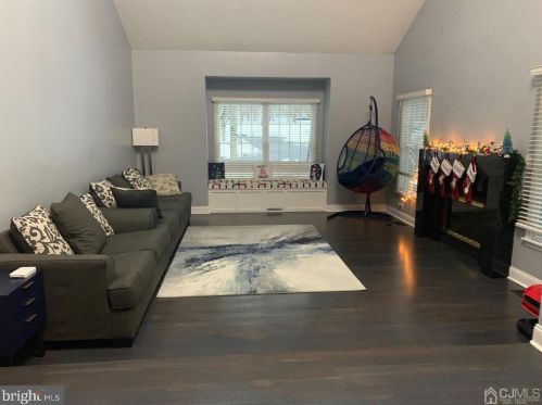 28 Ginger Ct, Princeton NJ  08540-9421 exterior