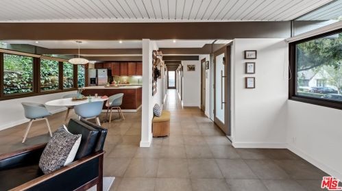 2430 Bywood Dr, Glendale CA  91206-4703 exterior