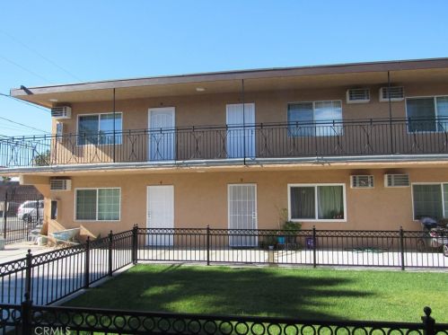 320 Guinida Ln, Anaheim CA  92805-6120 exterior