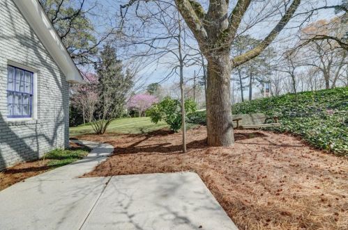 7000 Hunters Br Dr, Atlanta GA  30328-1718 exterior
