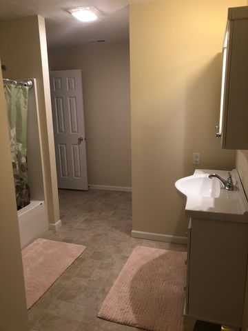 4603 Oakshire Ln, Terre Haute, IN 47802-9826