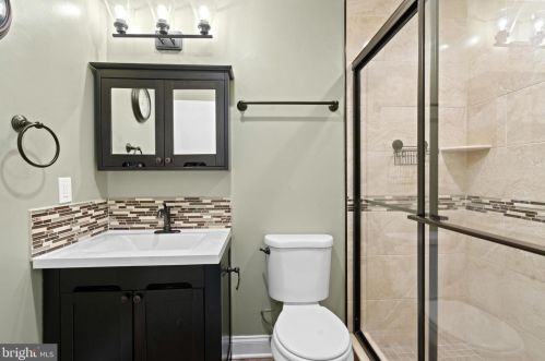 5637 Fort Corloran Dr, Springfield VA  22015-2114 exterior