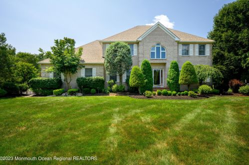 40 Lions Ct, East Freehold, NJ 07728-9354