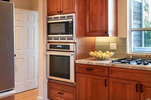 835 Smith Rd, Mill Valley, CA 94941-3923