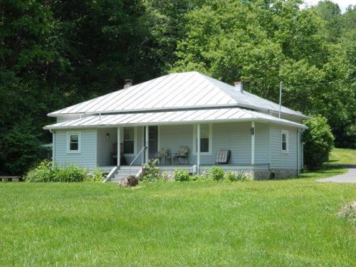 426 Hazelwood Rd, Troutdale, VA 24378-2158