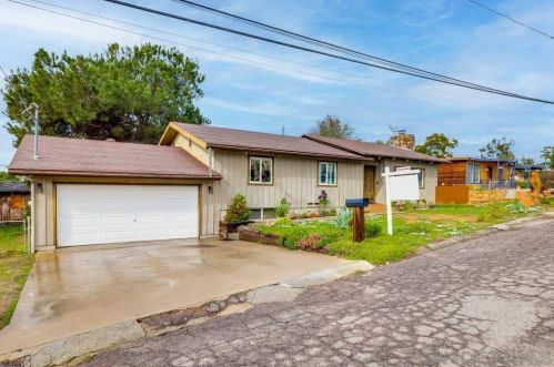 2027 Alegria Dr, El Cajon, CA 92021-4204