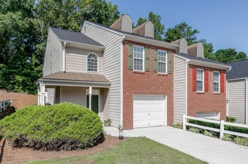324 Parkview Manor Dr, Tucker, GA 30084-8907