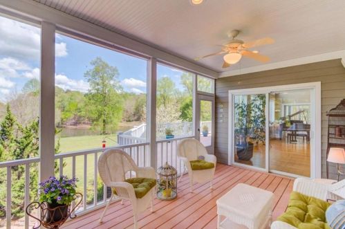1126 Shoreline Dr, Jefferson GA  30549-2142 exterior