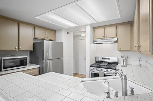 431 Tangelo, Irvine CA  92618-4483 exterior