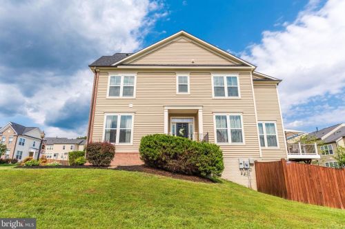 9313 Angel Falls St, Bristow, VA 20136-6166