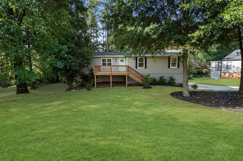 130 Pioneer Dr, Holly Springs, GA 30188-4522