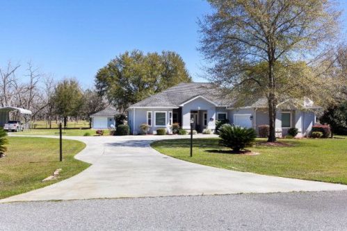 5554 Tara Rd, Waycross, GA 31503-6809