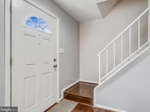 9270 Sprucewood Rd, Springfield VA  22015-3559 exterior