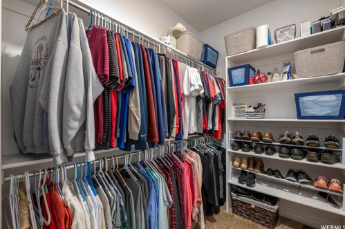 1238 Bateman Pt Dr, Taylorsville UT 84084-2590 exterior