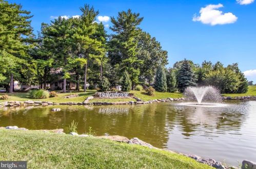 38 Valleybrook Dr, Lancaster PA  17601-4617 exterior