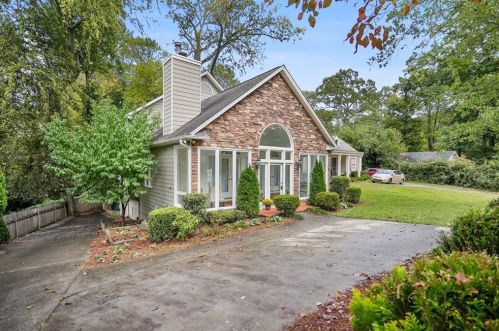 567 Collier Rd, Atlanta GA  30318-2659 exterior