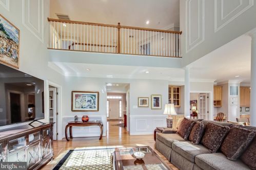 6420 Lake Meadow Dr, Springfield VA  22015-3927 exterior