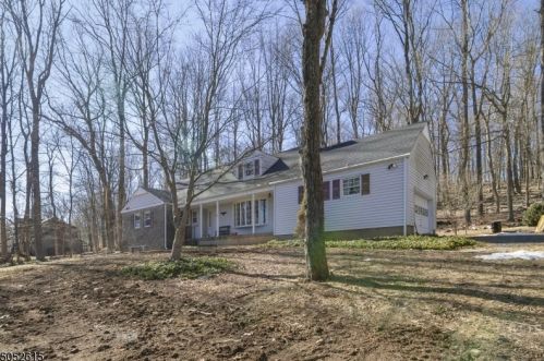 21 Dogwood Dr, Chester, NJ 07930-2707