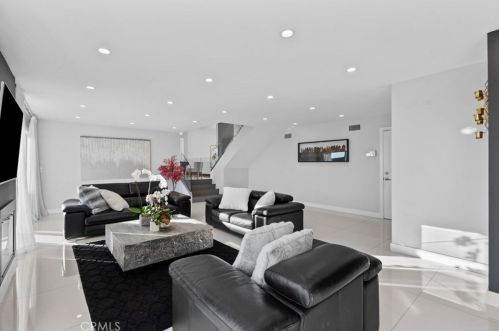 1130 Old Phillips Rd, Glendale CA  91207-1112 exterior