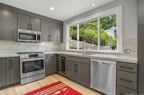 23 Craw Ave, Norwalk CT  06853-1605 exterior