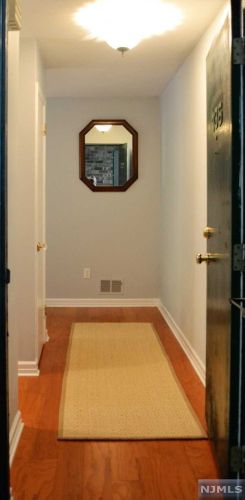 136 Indian Hollow Ct, Mahwah, NJ 07430-2273