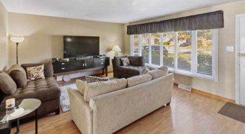 8908 Harlem Ave, Morton Grove, IL 60053-2063
