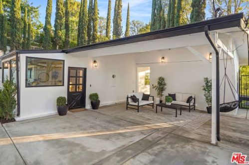 16733 Oak View Dr, Van Nuys, CA 91436-3237