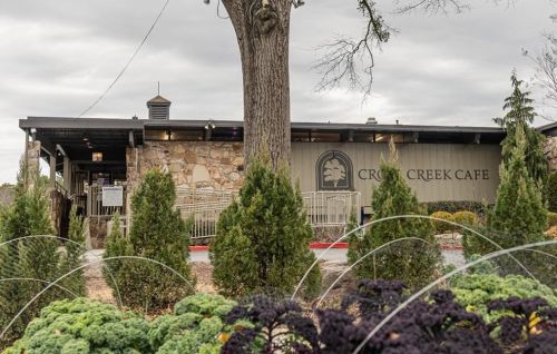 66 Montre Sq, Atlanta GA  30327-4043 exterior