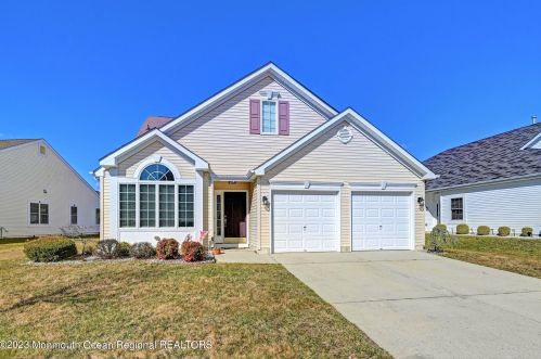 6 Blackmoor Dr, Jackson Twp, NJ 08527-2660