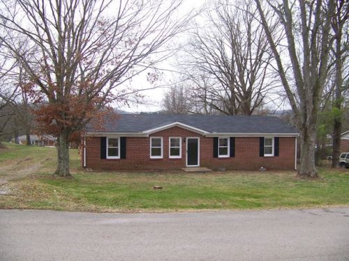 2221 Cherry Dr, Pulaski, TN 38478-9706