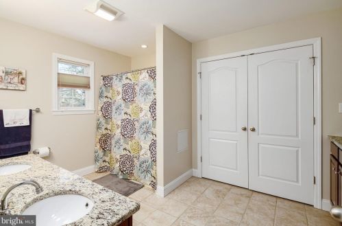 834 Edge Park Dr, Tavistock NJ 08033-1022 exterior