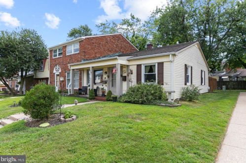 19 Pine St, Willingboro, NJ 08046-2534