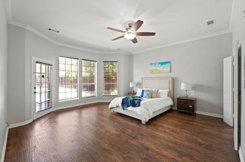 2033 Le Mans Dr, Carrollton TX 75006-4337 exterior