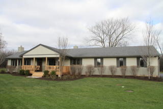 106 Indian Ridge Rd, Green Oaks, IL 60045-1025