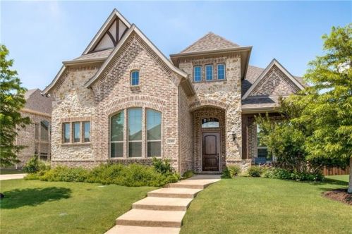 2305 Bronco Blvd, Carrollton TX  75010-4972 exterior