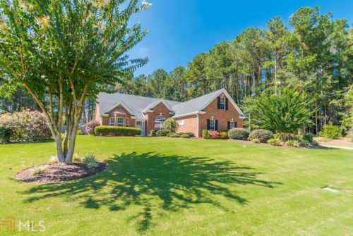 904 Edgewater Dr, Loganville, GA 30052-7399