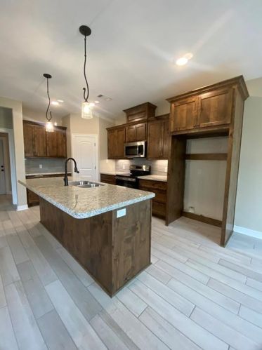 216 Shannon St, Angleton TX 77515-3088 exterior