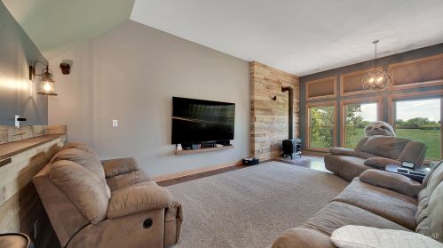1910 Parkside Dr, Sycamore IL  60178-3315 exterior