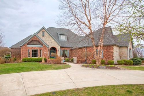 1811 Kensington Knoll Dr, Champaign, IL 61822-8539