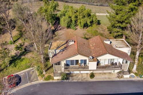 11 Sparrowhawk Ln, Calabasas, CA 91377-1018