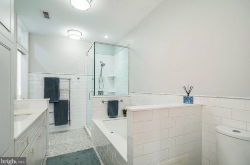 279 5 St, Philadelphia PA 19106-3715 exterior