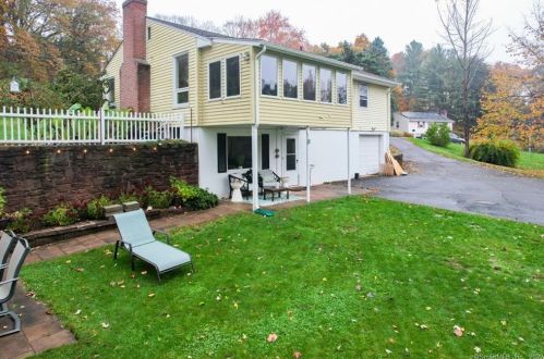 39 Maryland Dr, Middlefield CT  06455-1005 exterior