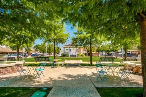 1544 Jackson St, Carrollton TX 75006-6255 exterior