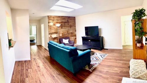 2250 Zuni St, Englewood CO  80110-1058 exterior