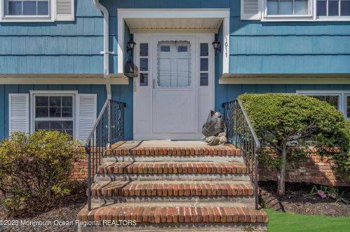1011 Rue Ave, Point Pleasant Beach, NJ 08742-2975
