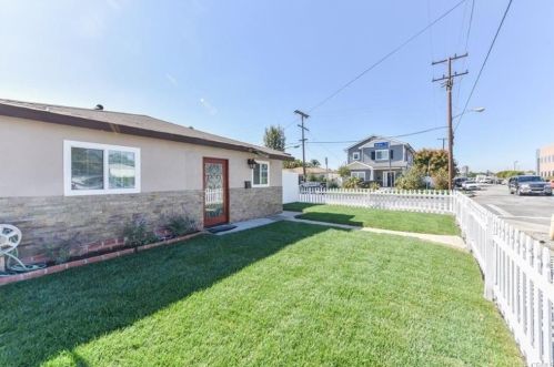 1060 220th St, Torrance CA  90502-2204 exterior