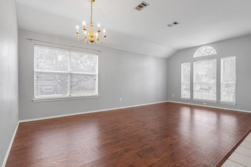 6921 Highland Crest Ln, Garland TX  75048-3556 exterior